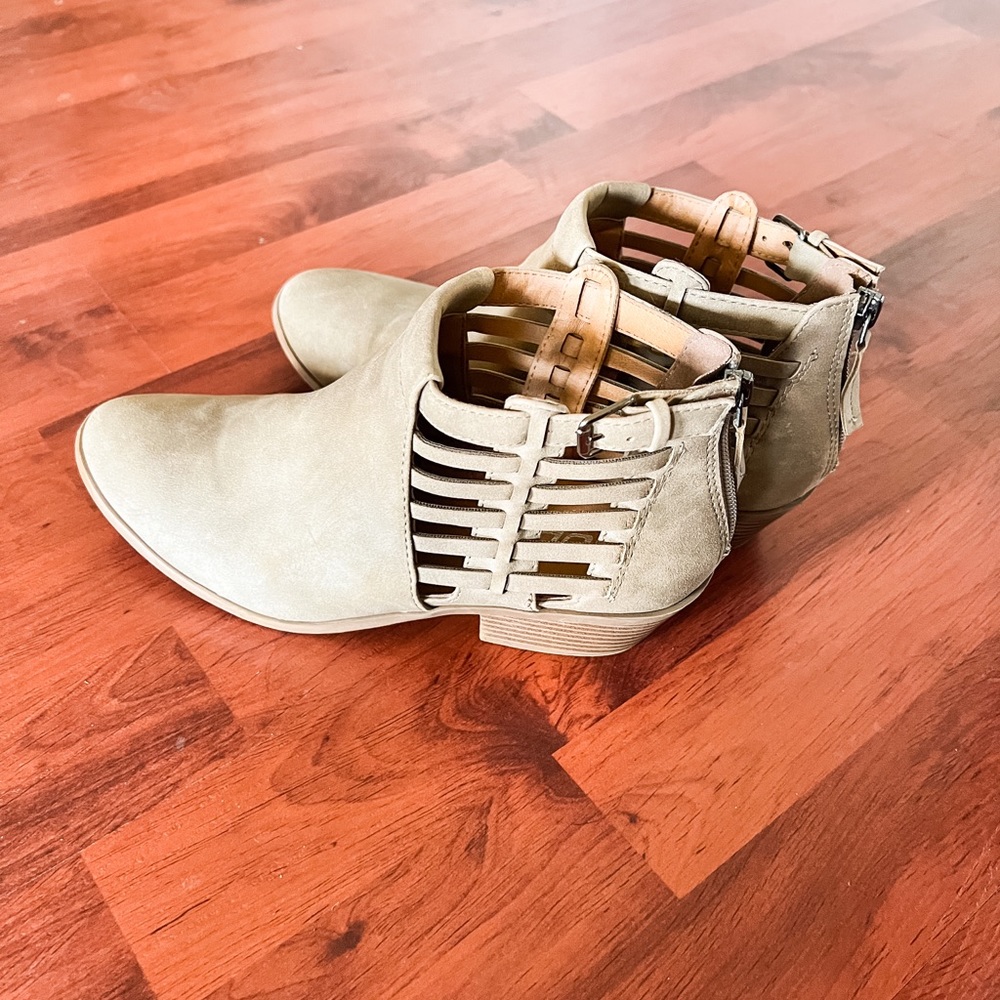 Lightly worn, Soda Taupe Booties. Size 7.5